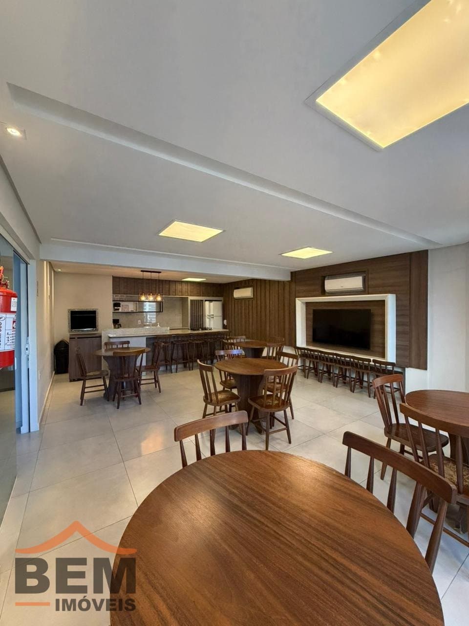 Apartamento à Venda com 3 quartos sendo 1 suíte, 2 vagas no bairro Vila Operária em Itajaí/SC