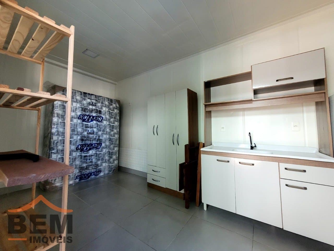 Kitnet para Locação com 1 quarto no bairro Cordeiros em Itajaí/SC: 10 - INTERNO