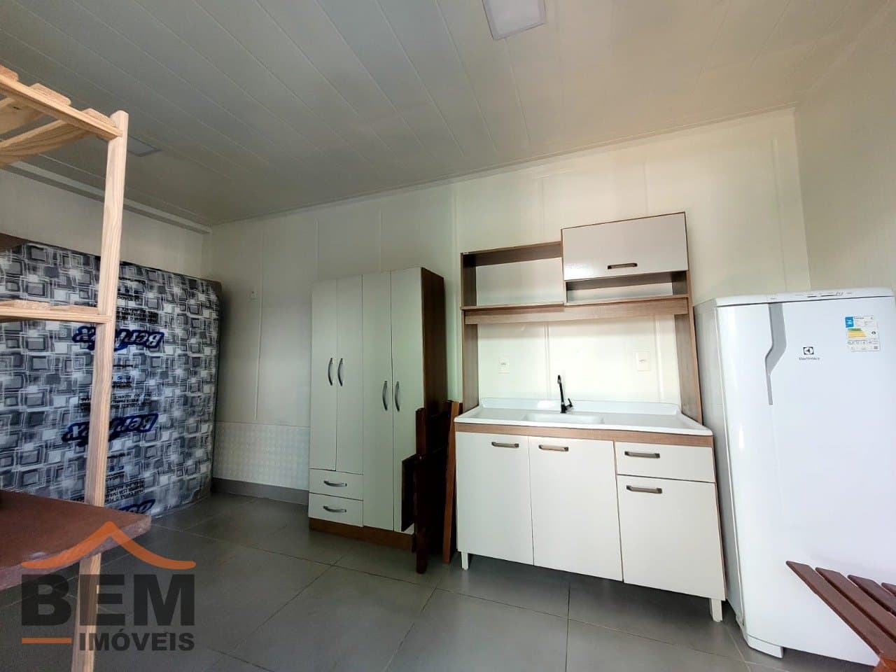 Kitnet para Locação com 1 quarto no bairro Cordeiros em Itajaí/SC: 11 - INTERNO