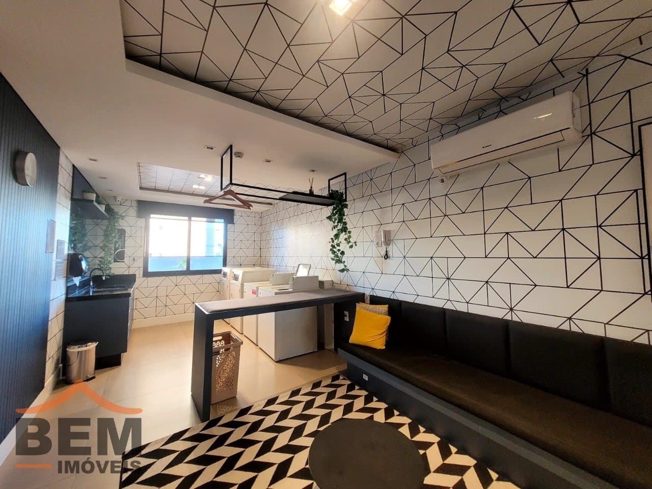 Apartamento para Locação com 2 quartos sendo 1 suíte, 1 vaga no bairro São Judas em Itajaí/SC: 29 - ÁREA DE SERVIÇO