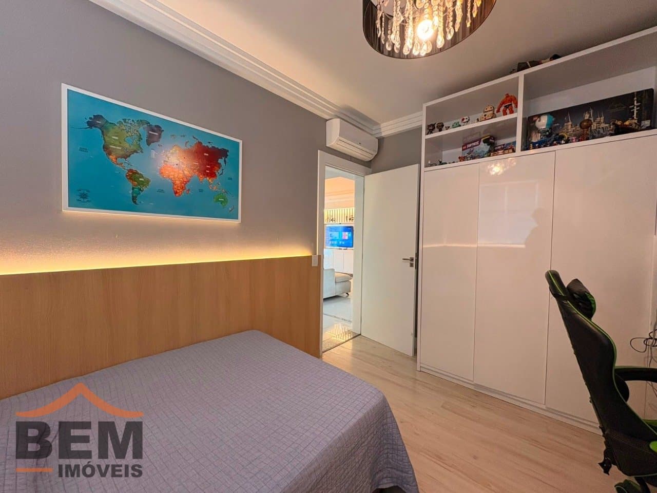Apartamento para Locação com 3 quartos sendo 2 suítes, 2 vagas no bairro Vila Operária em Itajaí/SC: 9 - DORMITÓRIO 01