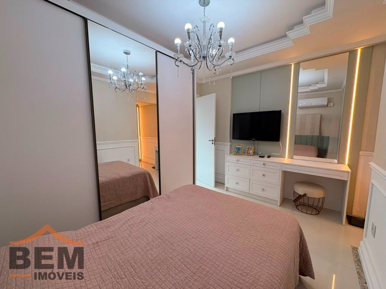 Apartamento para Locação com 3 quartos sendo 2 suítes, 2 vagas no bairro Vila Operária em Itajaí/SC: 11 - SUÍTE 01