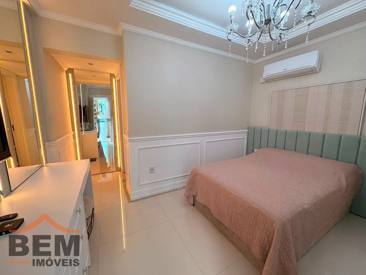 Apartamento para Locação com 3 quartos sendo 2 suítes, 2 vagas no bairro Vila Operária em Itajaí/SC: 12 - SUÍTE 01