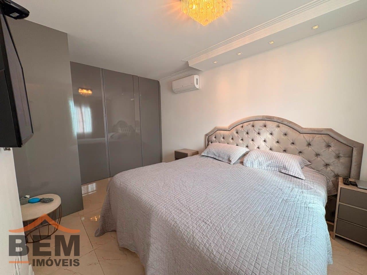 Apartamento para Locação com 3 quartos sendo 2 suítes, 2 vagas no bairro Vila Operária em Itajaí/SC: 14 - SUÍTE MASTER