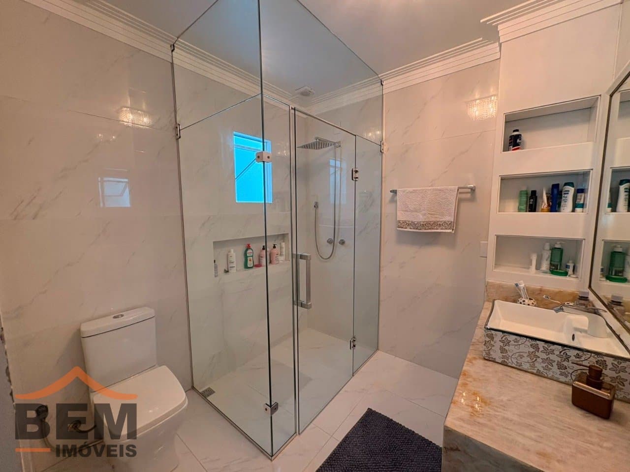 Apartamento para Locação com 3 quartos sendo 2 suítes, 2 vagas no bairro Vila Operária em Itajaí/SC: 16 - BANHEIRO DA SUÍTE MASTER