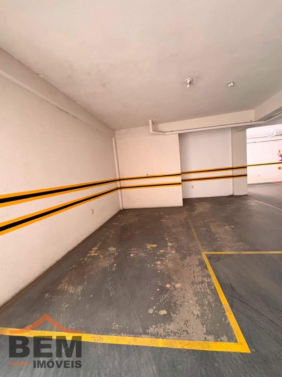 Apartamento para Locação com 3 quartos sendo 2 suítes, 2 vagas no bairro Vila Operária em Itajaí/SC: 23 - VAGA 01