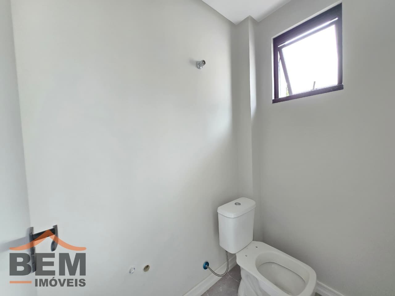 Casa à Venda com 2 quartos sendo 2 suítes, 1 vaga no bairro Areias em Camboriú/SC: 1be2140f-f833-45ac-810f-31caeaadf4cc