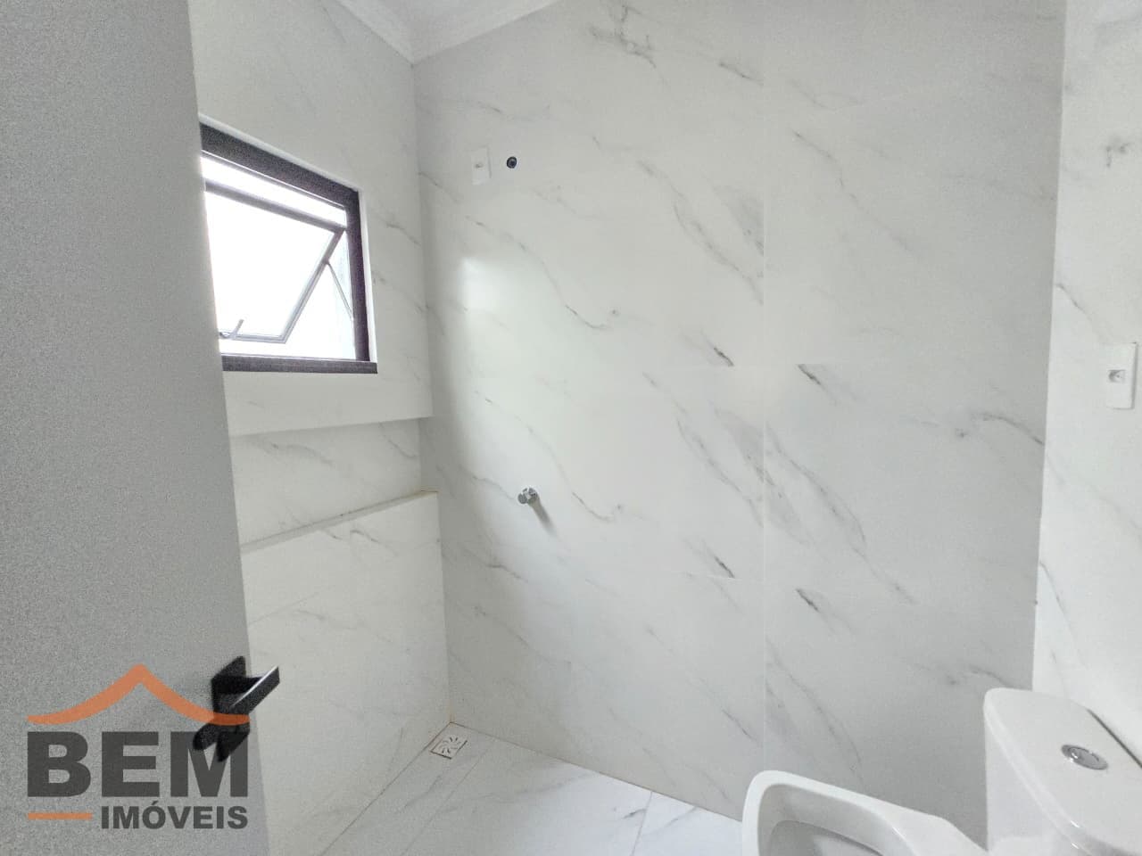 Casa à Venda com 2 quartos sendo 2 suítes, 1 vaga no bairro Areias em Camboriú/SC: 6a18bfc3-1ef4-4c23-bc36-c127da420a10