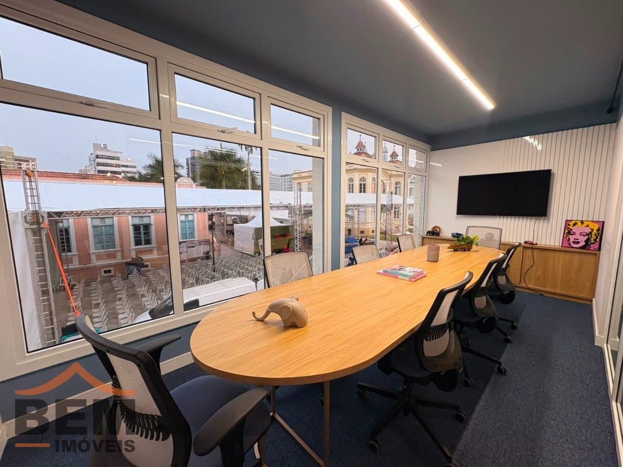 Sala Comercial para Locação no bairro Centro em Itajaí/SC: 8 - SALA DE REUNIÃO