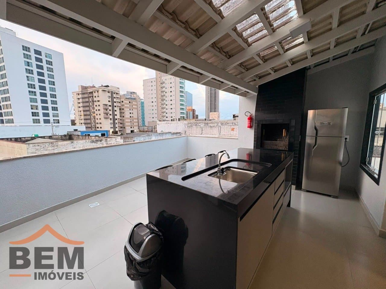 Sala Comercial para Locação no bairro Centro em Itajaí/SC: 11 - ÁREA EXTERNA