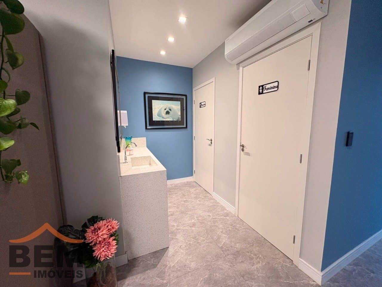 Sala Comercial para Locação no bairro Centro em Itajaí/SC: 14 - HALL DE ACESSO LAVABO