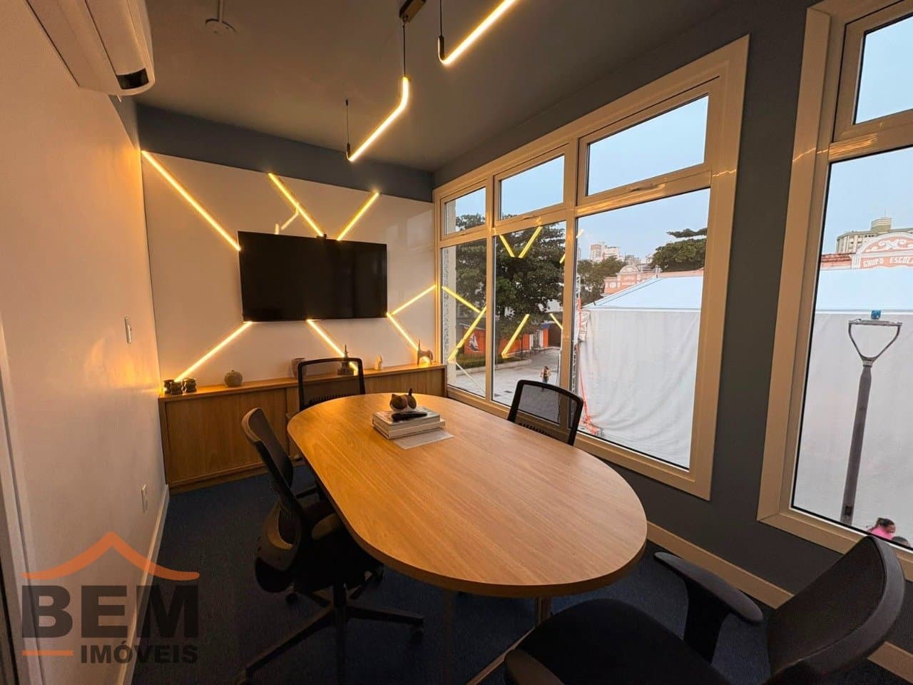 Sala Comercial para Locação no bairro Centro em Itajaí/SC: 9 - SALA DE REUNIÃO