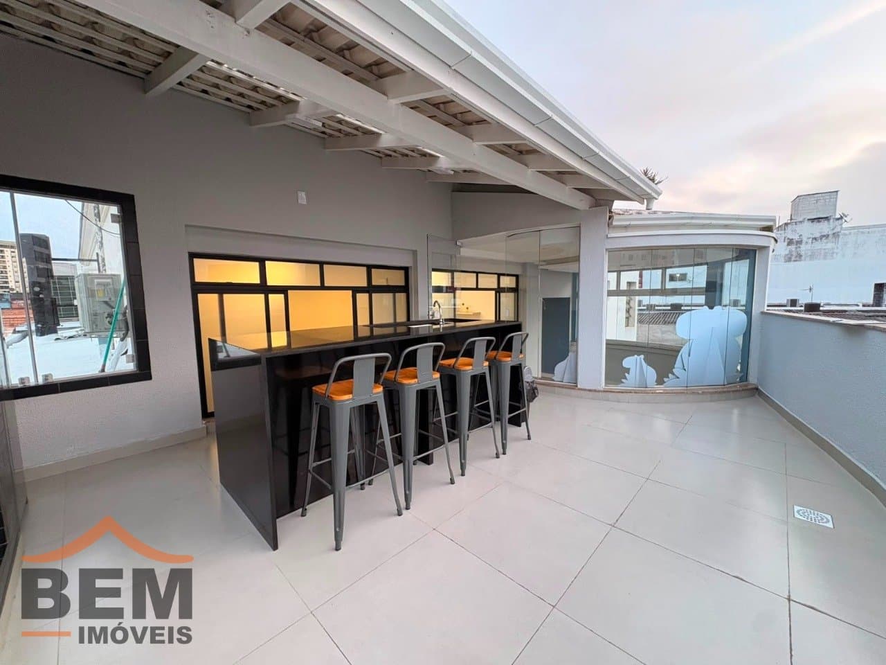 Sala Comercial para Locação no bairro Centro em Itajaí/SC: 10 - ÁREA EXTERNA