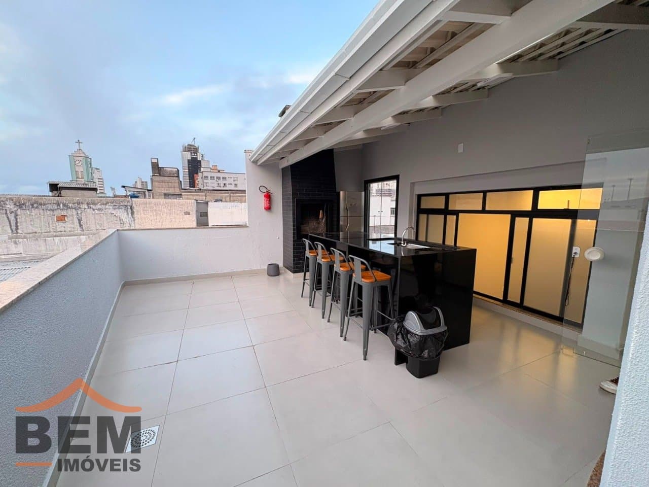 Sala Comercial para Locação no bairro Centro em Itajaí/SC: 11 - ÁREA EXTERNA
