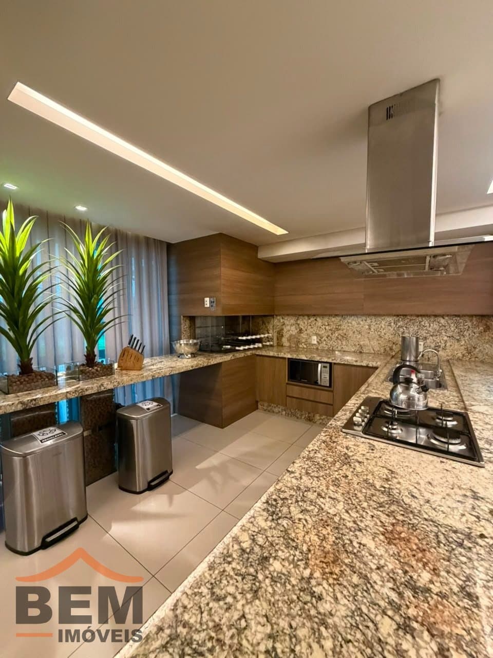 Apartamento à Venda com 3 quartos sendo 3 suítes, 3 vagas no bairro Centro em Itajaí/SC