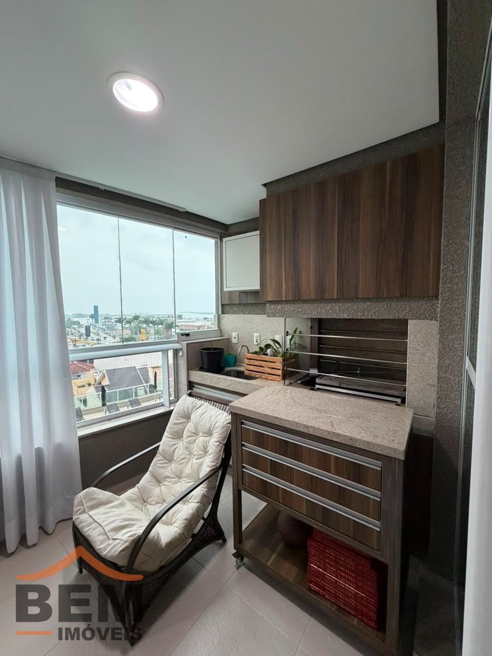 Apartamento à Venda com 3 quartos sendo 3 suítes, 3 vagas no bairro Centro em Itajaí/SC