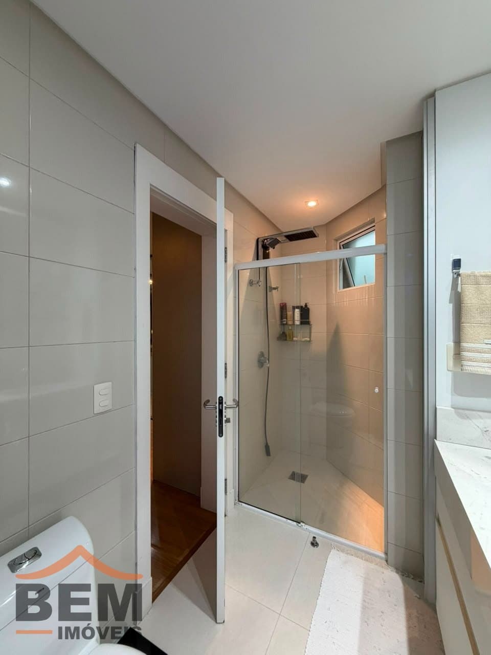 Apartamento à Venda com 3 quartos sendo 3 suítes, 3 vagas no bairro Centro em Itajaí/SC
