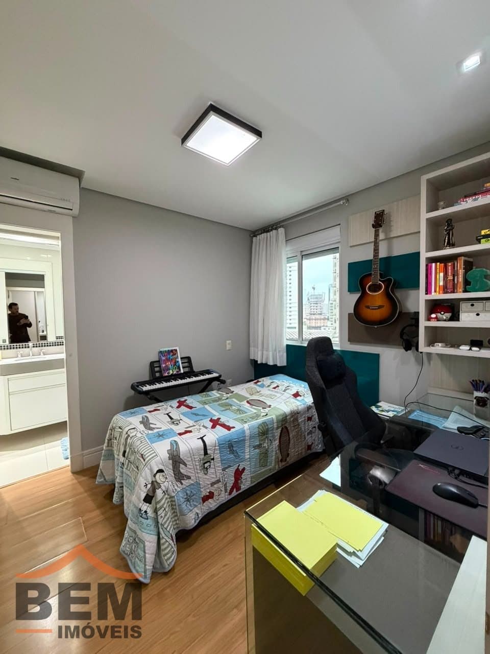 Apartamento à Venda com 3 quartos sendo 3 suítes, 3 vagas no bairro Centro em Itajaí/SC