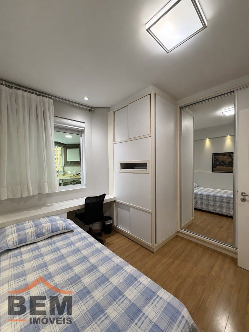 Apartamento à Venda com 3 quartos sendo 3 suítes, 3 vagas no bairro Centro em Itajaí/SC