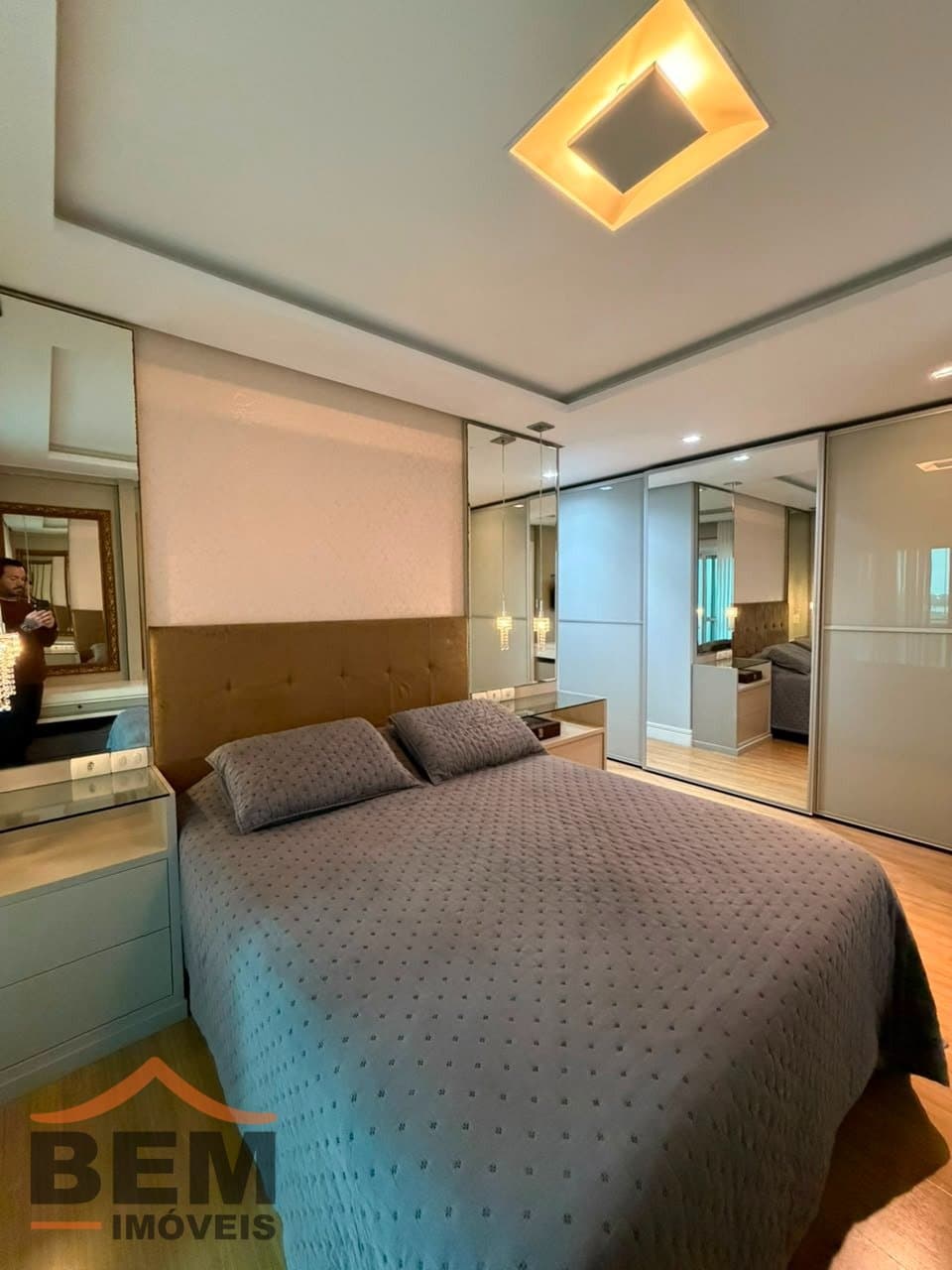 Apartamento à Venda com 3 quartos sendo 3 suítes, 3 vagas no bairro Centro em Itajaí/SC