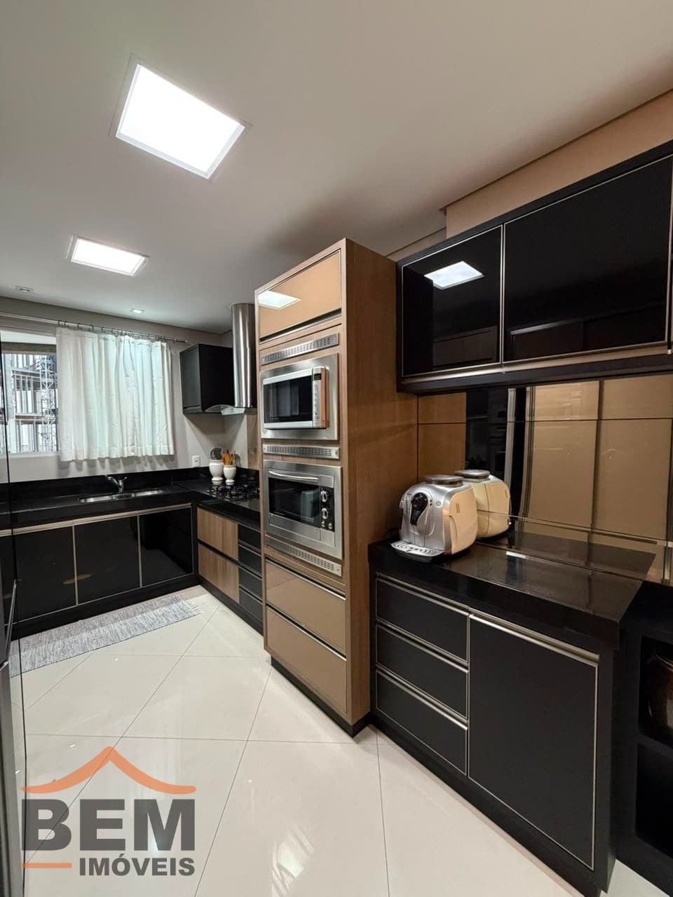 Apartamento à Venda com 3 quartos sendo 3 suítes, 3 vagas no bairro Centro em Itajaí/SC