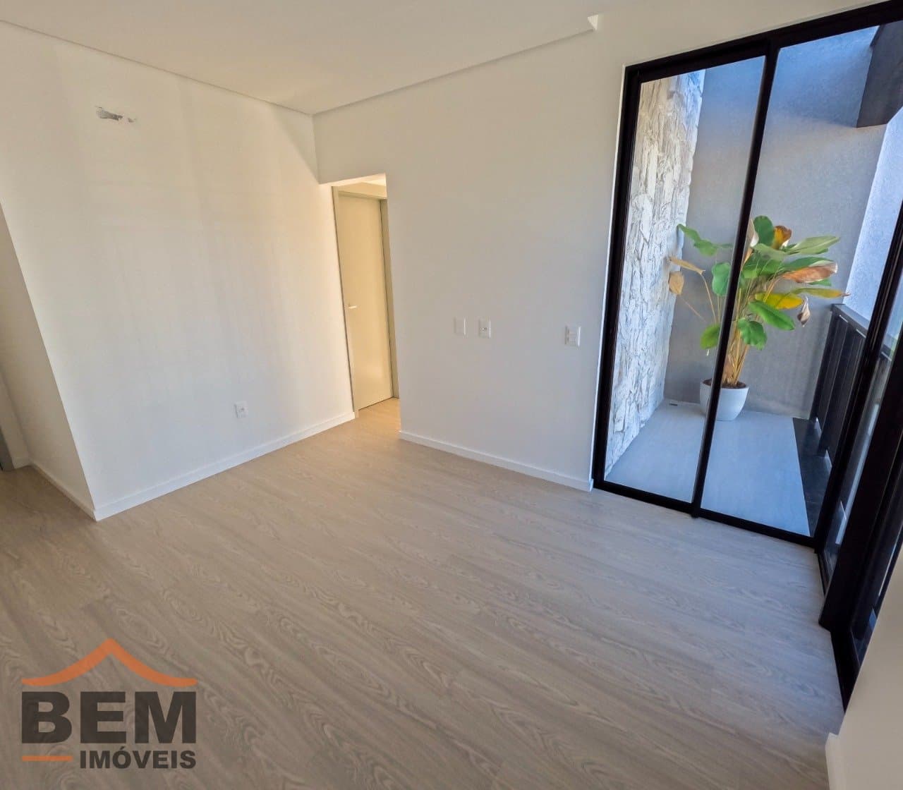 Casa à Venda com 3 quartos sendo 3 suítes, 2 vagas no bairro Vila Operária em Itajaí/SC
