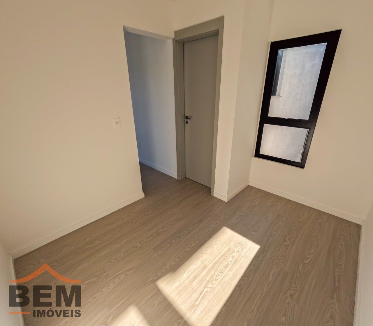 Casa à Venda com 3 quartos sendo 3 suítes, 2 vagas no bairro Vila Operária em Itajaí/SC