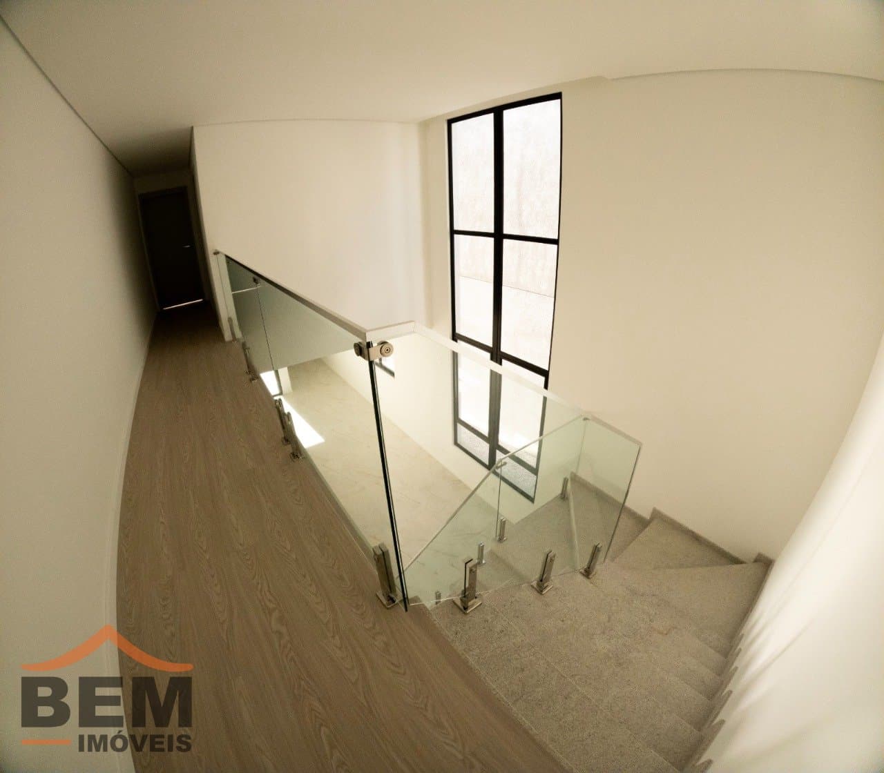 Casa à Venda com 3 quartos sendo 3 suítes, 2 vagas no bairro Vila Operária em Itajaí/SC