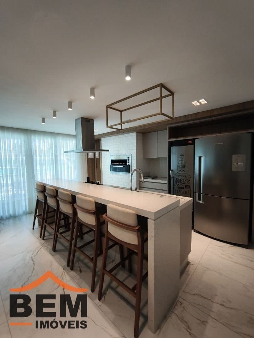 Apartamento à Venda com 2 quartos sendo 2 suítes, 2 vagas no bairro Centro em Itajaí/SC
