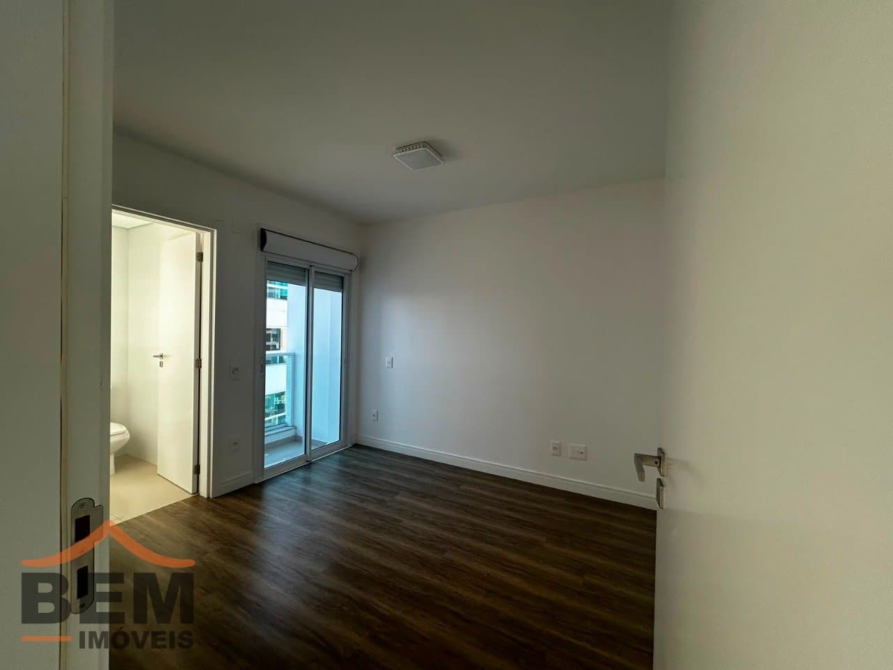 Apartamento à Venda com 2 quartos sendo 2 suítes, 2 vagas no bairro Centro em Itajaí/SC