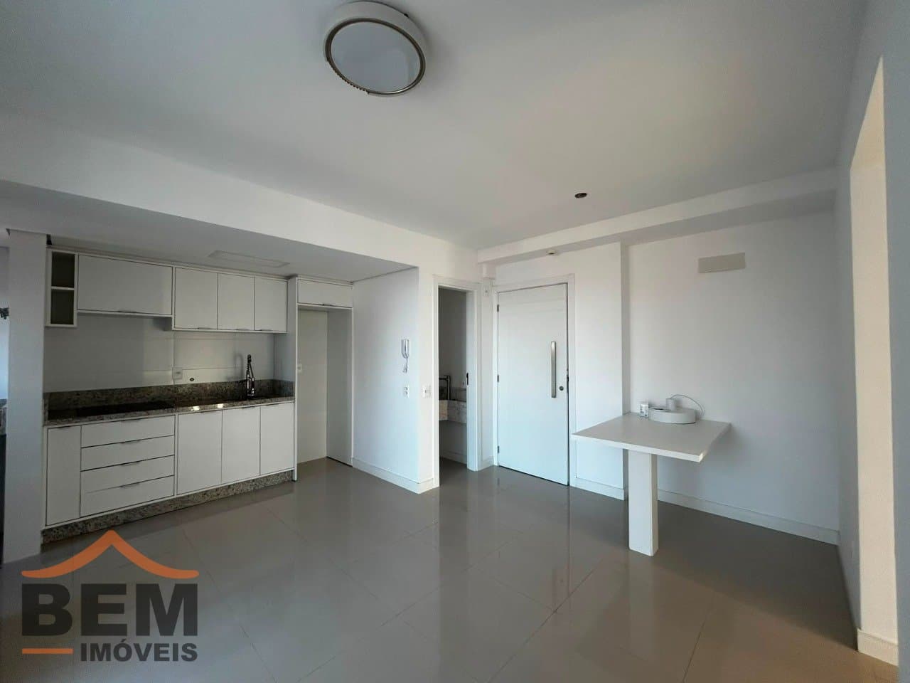Apartamento à Venda com 2 quartos sendo 2 suítes, 2 vagas no bairro Centro em Itajaí/SC