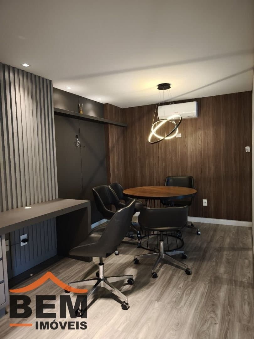 Apartamento à Venda com 2 quartos sendo 2 suítes, 2 vagas no bairro Centro em Itajaí/SC