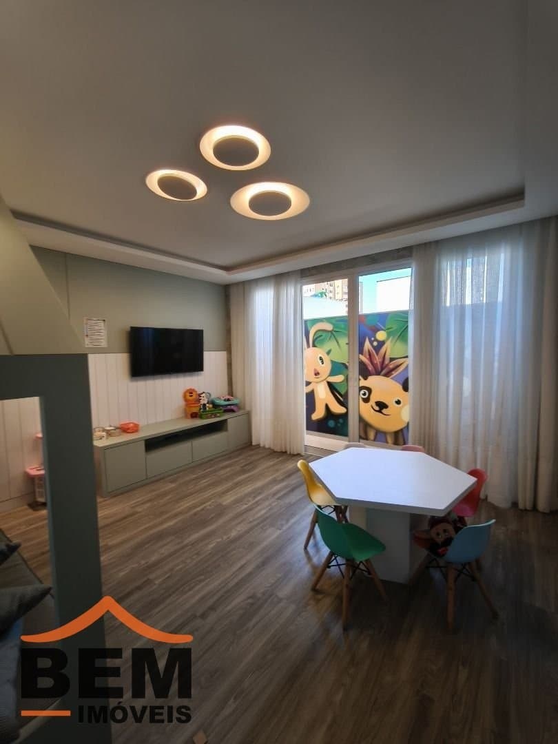 Apartamento à Venda com 2 quartos sendo 2 suítes, 2 vagas no bairro Centro em Itajaí/SC