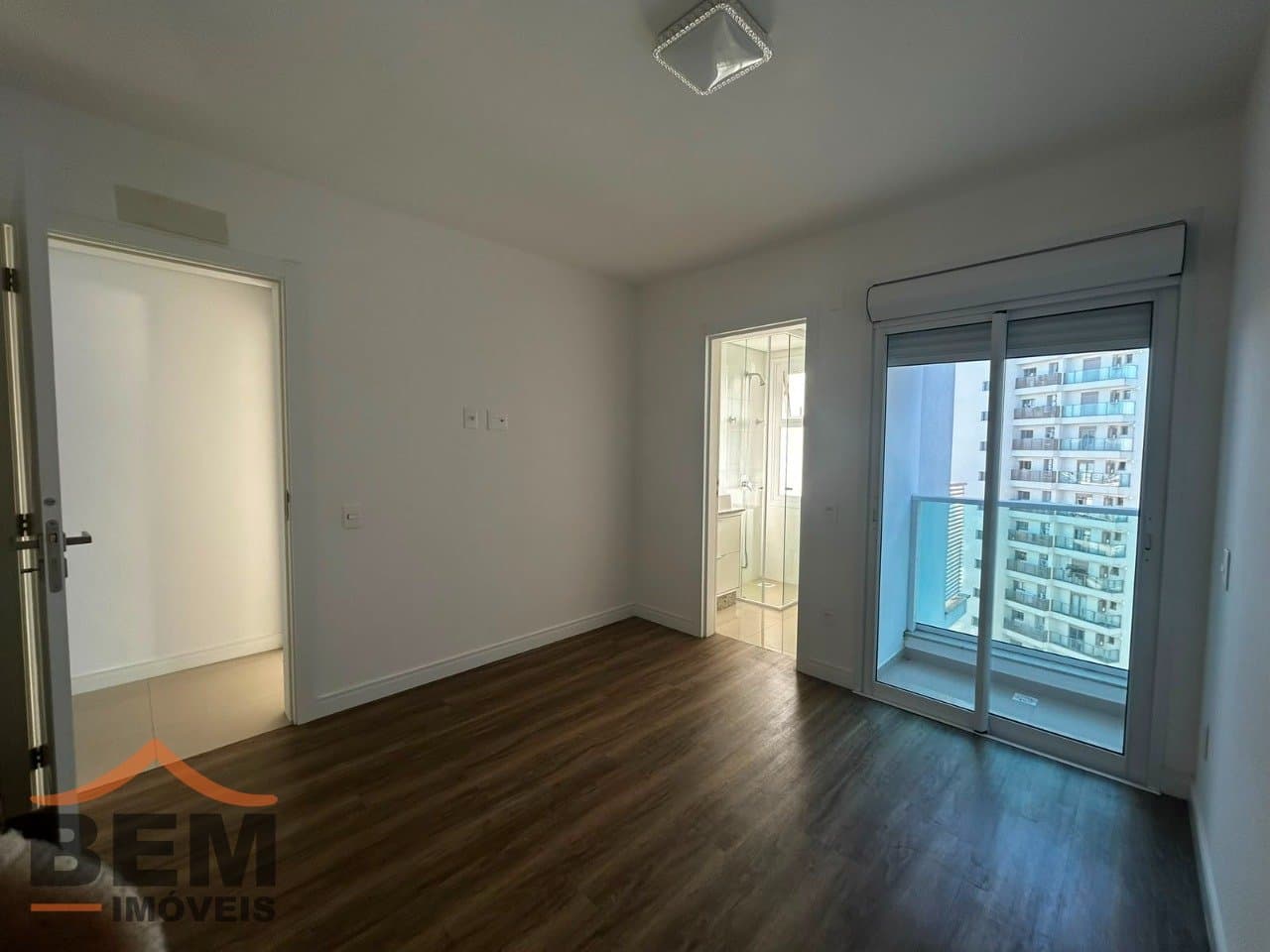 Apartamento à Venda com 2 quartos sendo 2 suítes, 2 vagas no bairro Centro em Itajaí/SC