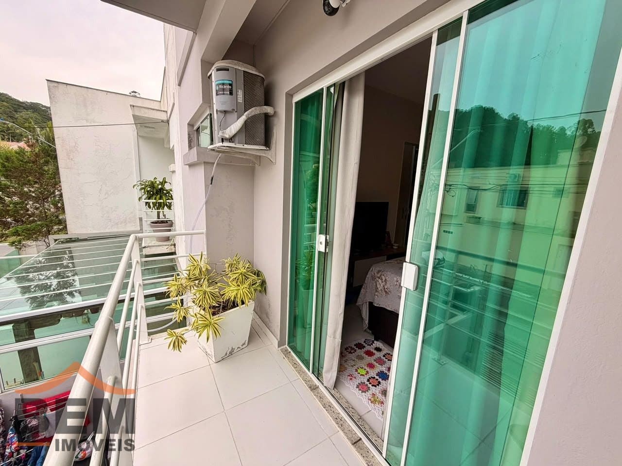 Casa à Venda com 3 quartos sendo 1 suíte, 2 vagas no bairro Ressacada em Itajaí/SC