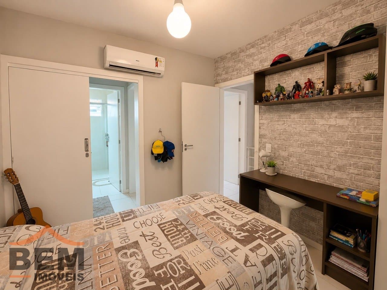 Casa à Venda com 3 quartos sendo 1 suíte, 2 vagas no bairro Ressacada em Itajaí/SC