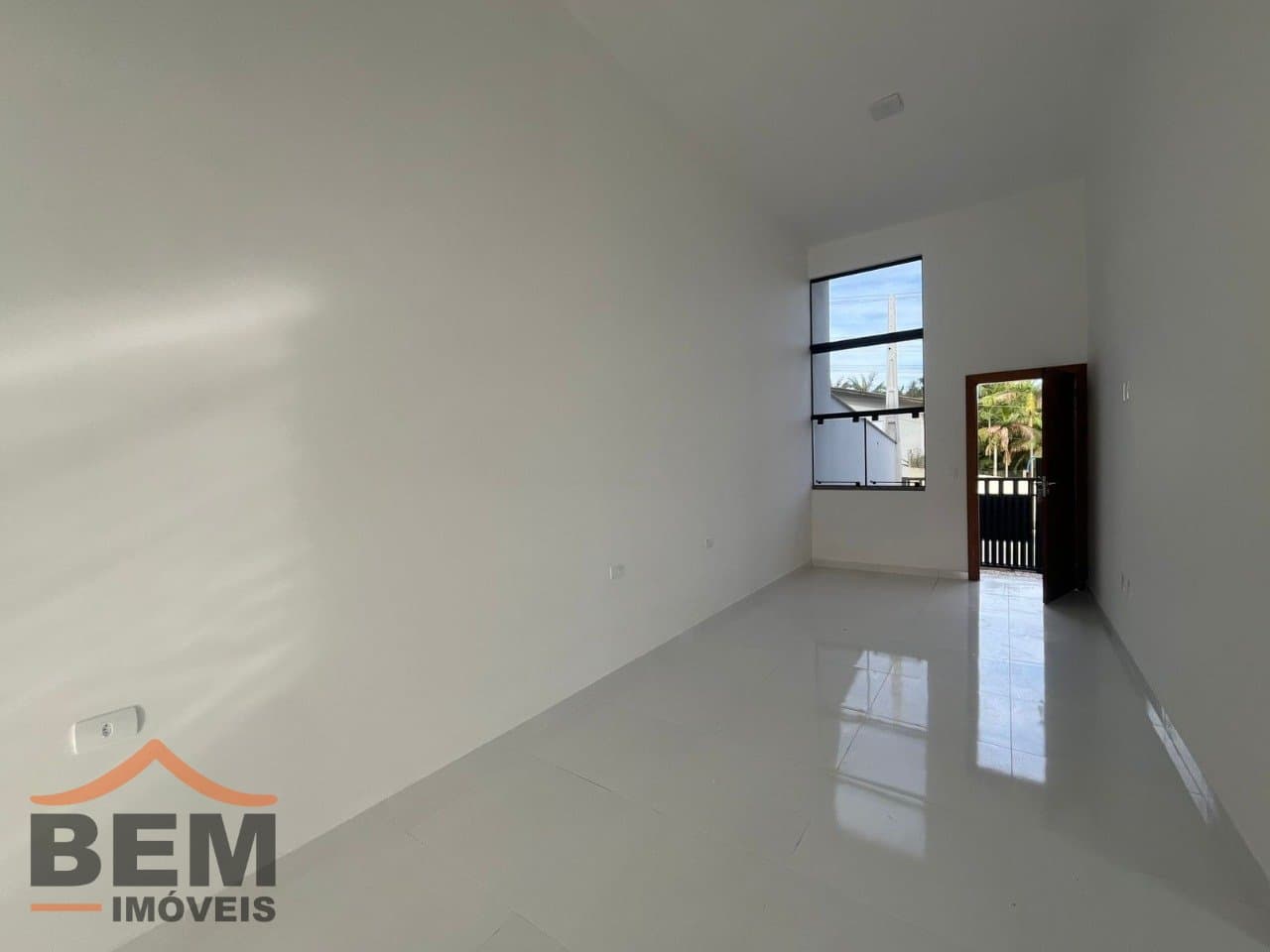 Casa para Locação com 2 quartos sendo 1 suíte, 1 vaga no bairro Itaipava em Itajaí/SC: 06 - SALA