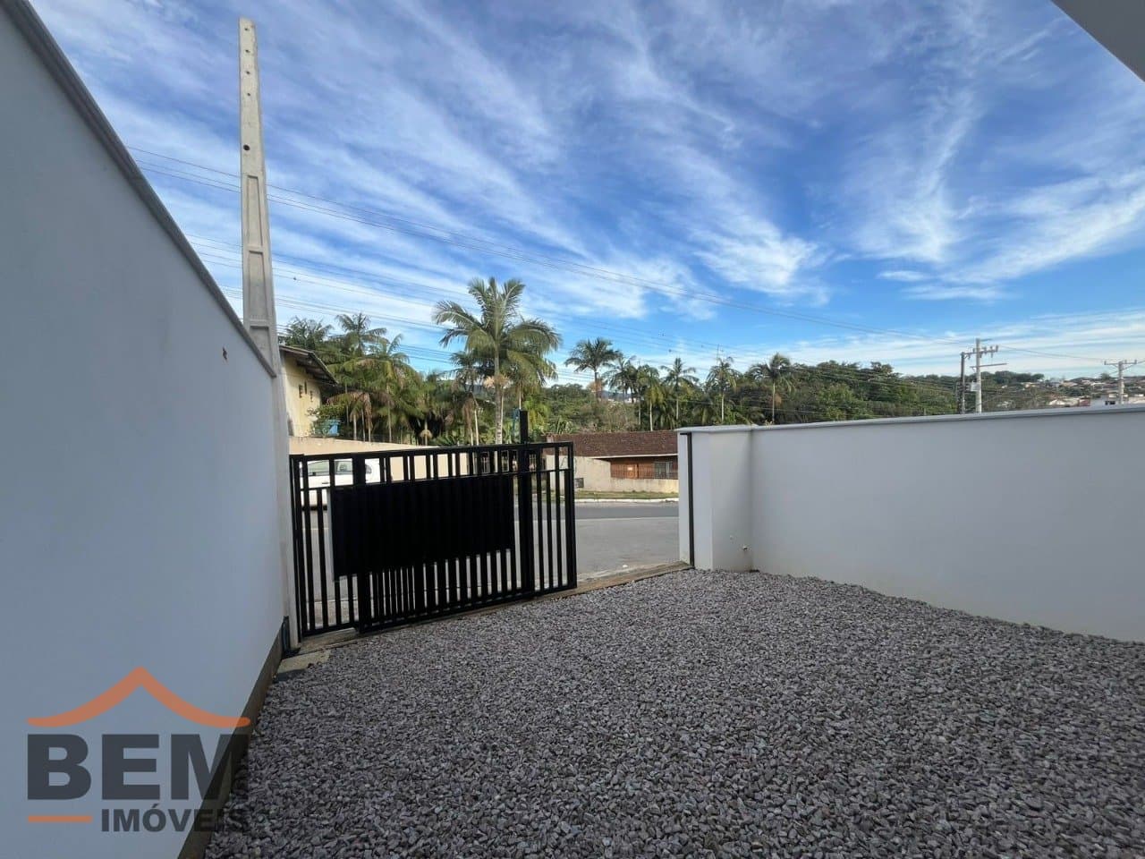 Casa para Locação com 2 quartos sendo 1 suíte, 1 vaga no bairro Itaipava em Itajaí/SC: 18 - FRENTE