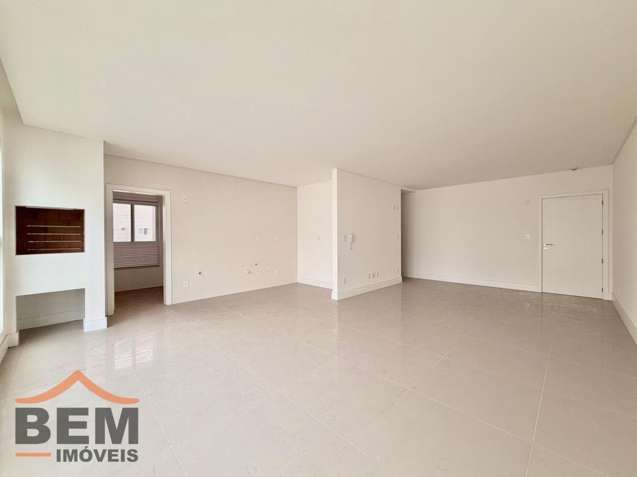 Apartamento à Venda com 3 quartos sendo 3 suítes, 3 vagas no bairro Centro em Balneário Camboriú/SC