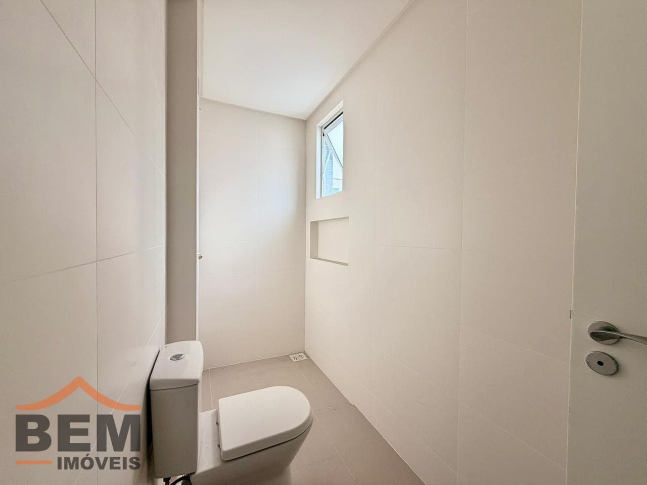 Apartamento à Venda com 3 quartos sendo 3 suítes, 3 vagas no bairro Centro em Balneário Camboriú/SC