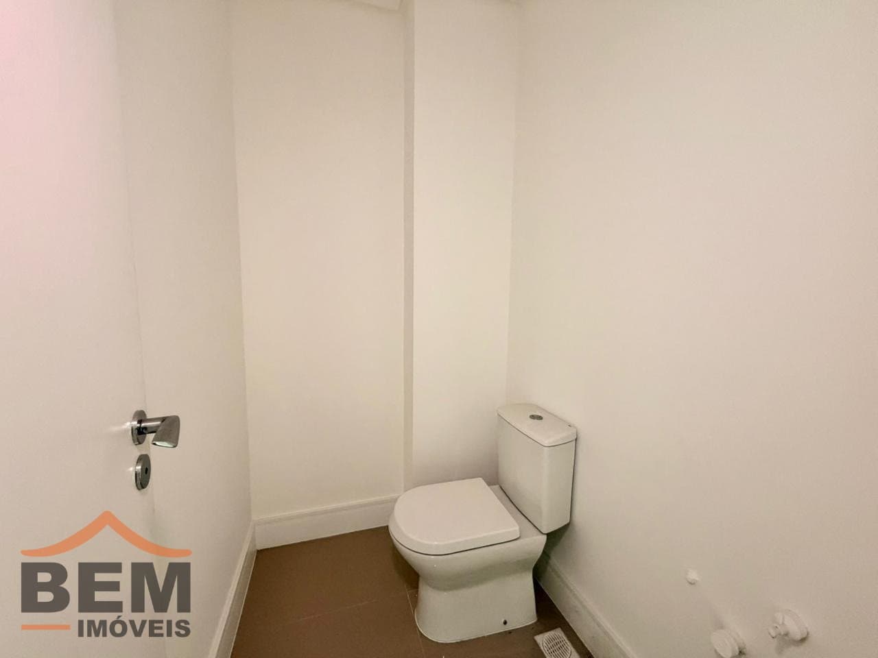 Apartamento à Venda com 3 quartos sendo 3 suítes, 3 vagas no bairro Centro em Balneário Camboriú/SC