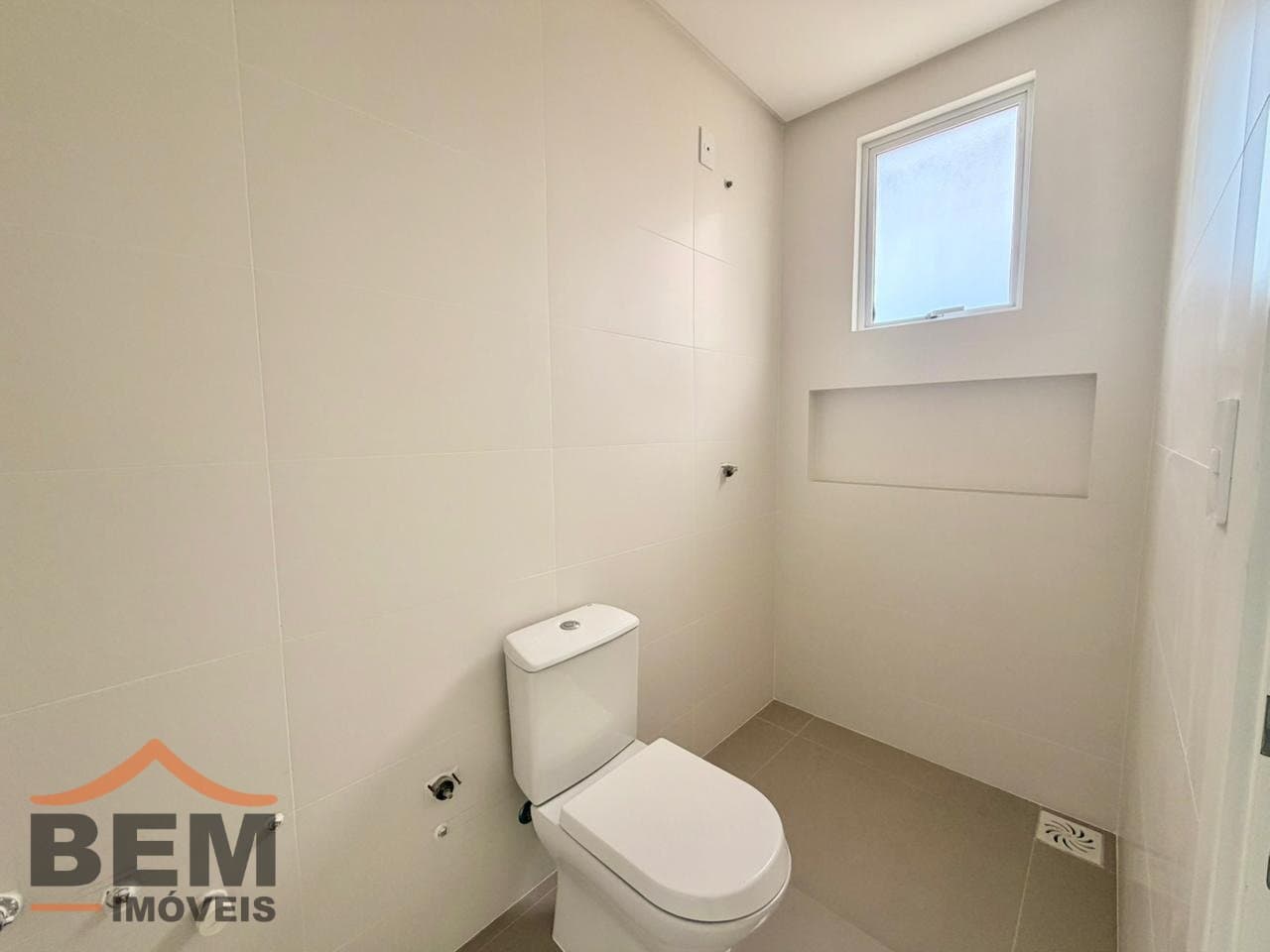 Apartamento à Venda com 3 quartos sendo 3 suítes, 3 vagas no bairro Centro em Balneário Camboriú/SC