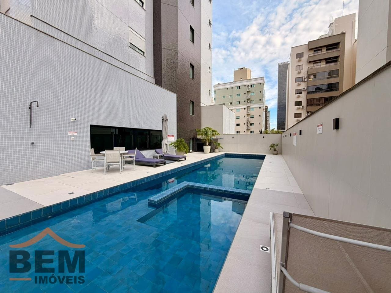 Apartamento à Venda com 3 quartos sendo 3 suítes, 3 vagas no bairro Centro em Balneário Camboriú/SC