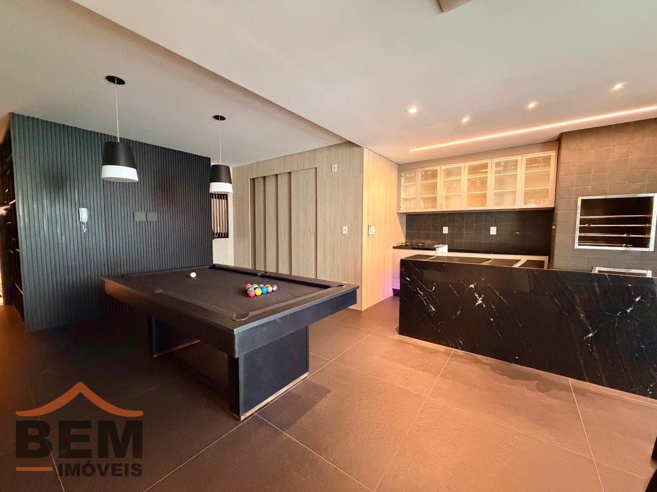 Apartamento à Venda com 3 quartos sendo 3 suítes, 3 vagas no bairro Centro em Balneário Camboriú/SC