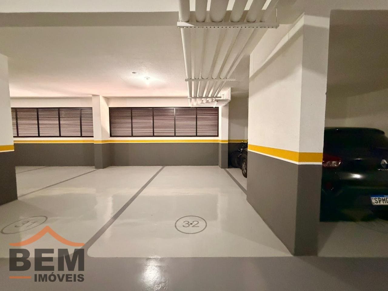 Apartamento à Venda com 3 quartos sendo 3 suítes, 3 vagas no bairro Centro em Balneário Camboriú/SC