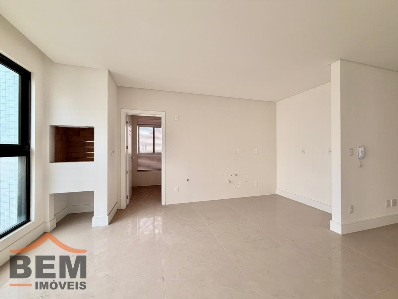 Apartamento à Venda com 3 quartos sendo 3 suítes, 3 vagas no bairro Centro em Balneário Camboriú/SC