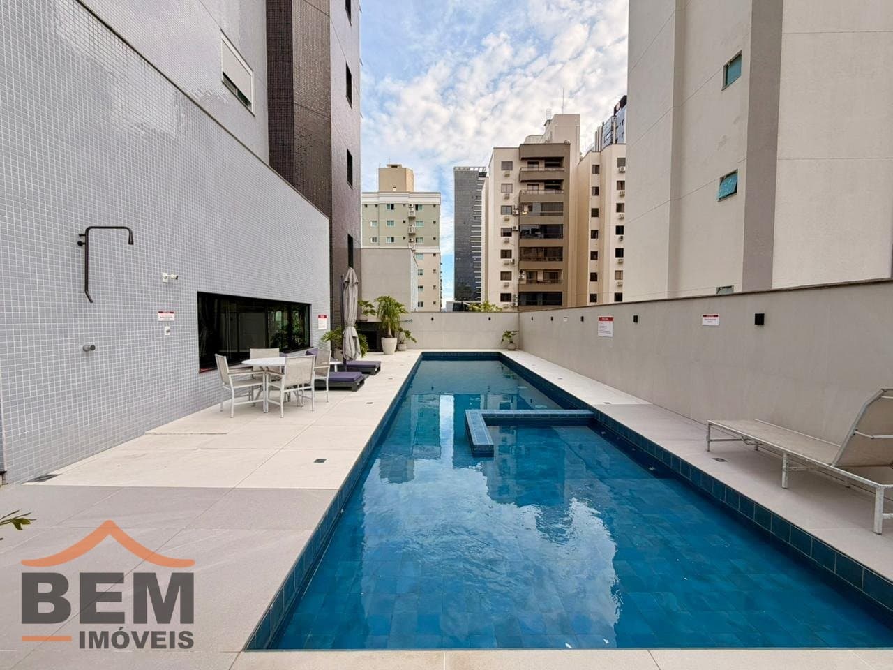 Apartamento à Venda com 3 quartos sendo 3 suítes, 3 vagas no bairro Centro em Balneário Camboriú/SC