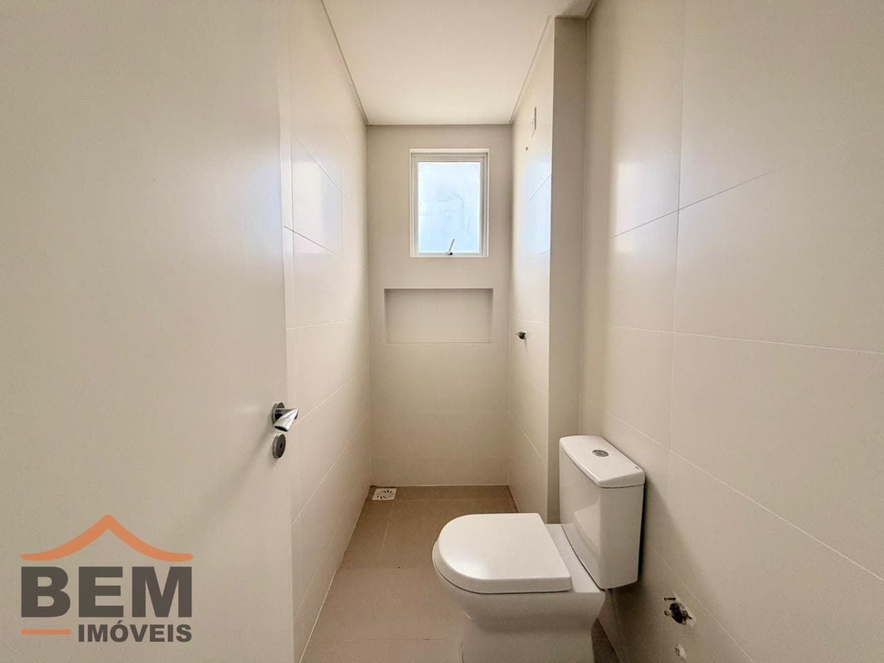 Apartamento à Venda com 3 quartos sendo 3 suítes, 3 vagas no bairro Centro em Balneário Camboriú/SC