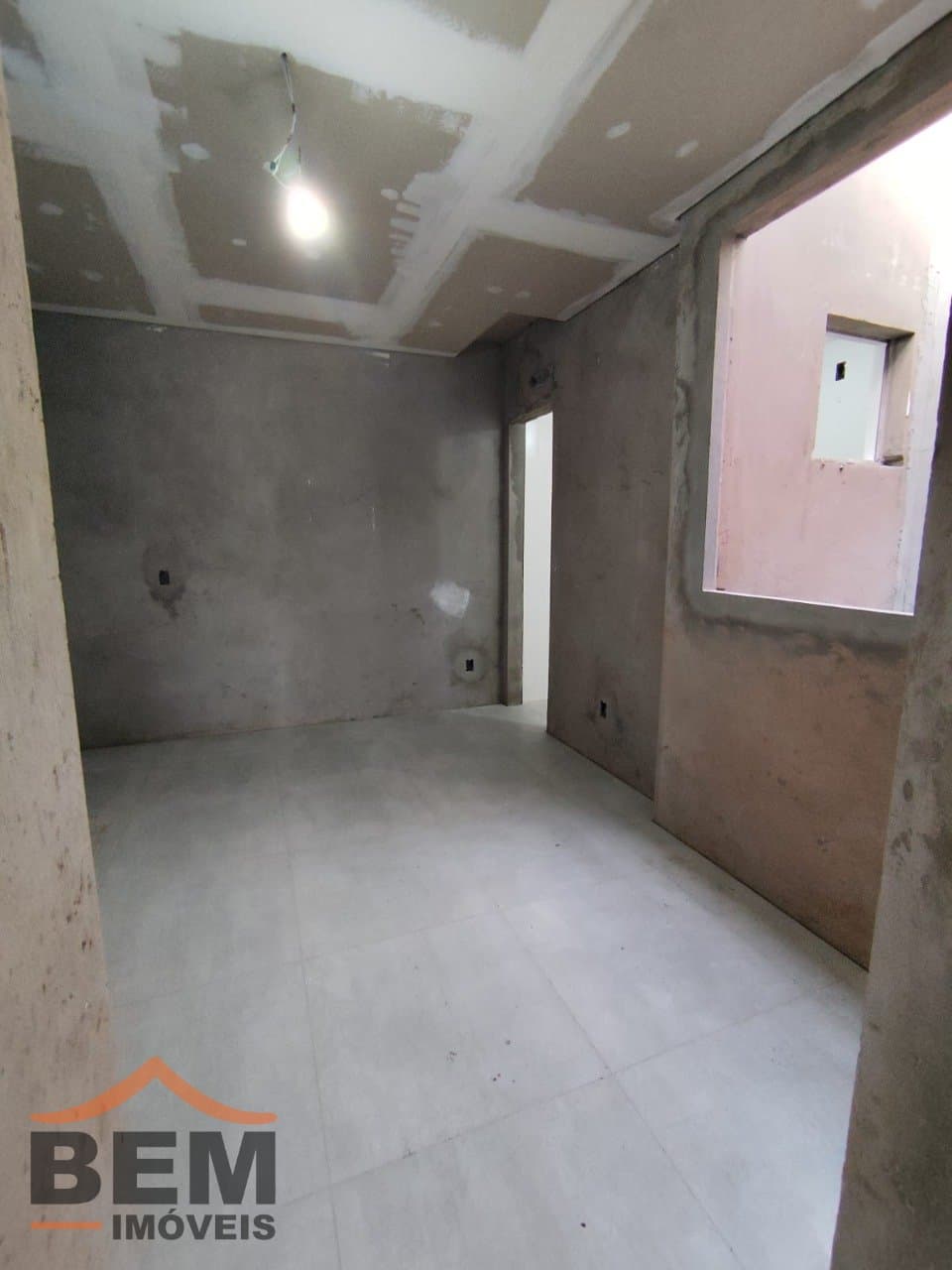 Apartamento à Venda com 2 quartos sendo 1 suíte, 1 vaga no bairro Rio de Meio em Itajaí/SC