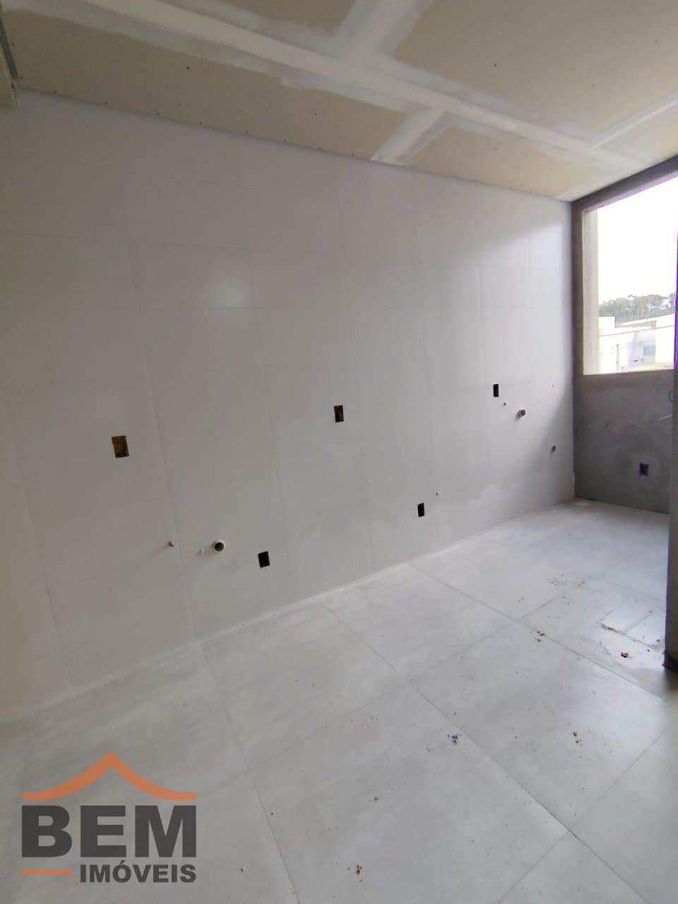 Apartamento à Venda com 2 quartos sendo 1 suíte, 1 vaga no bairro Rio de Meio em Itajaí/SC